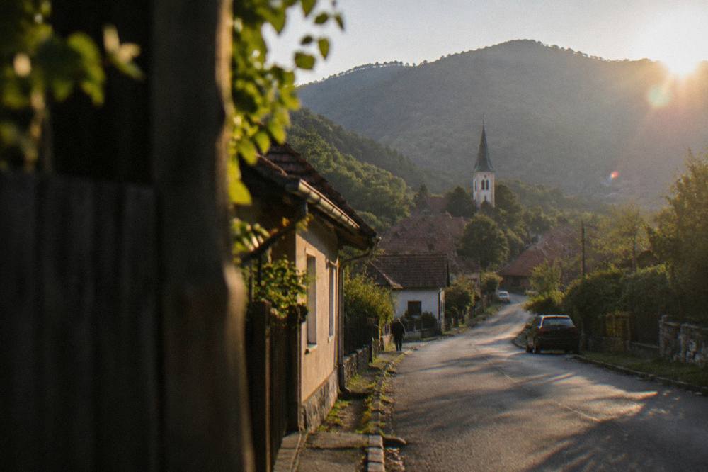 Road climbing from Rășinari toward the Păltiniș mountain resort